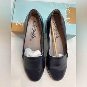 NIB LIFESTRIDE WOMENS 7.5 Isabelle Navy Athena